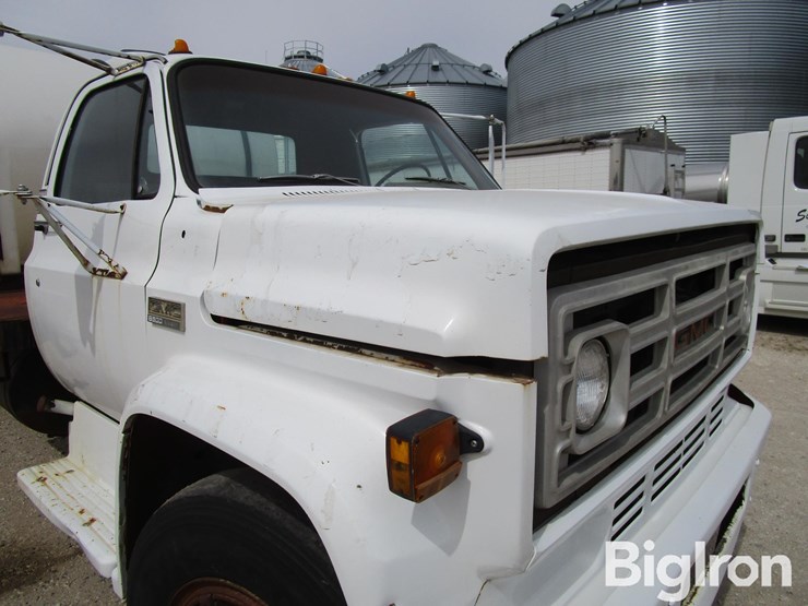 1977-gmc-6500-flatbed-truck-w/nurse-tanks-image-16
