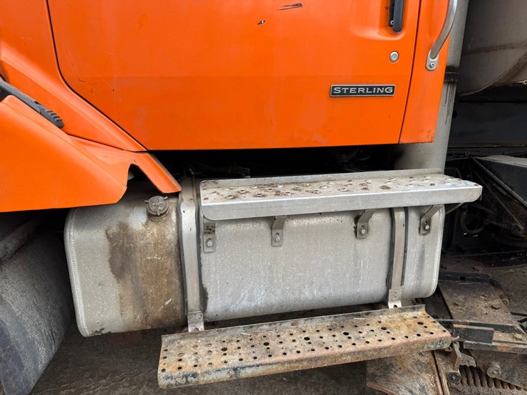 #2168-•-2001-sterling-4x2-snow-plow-truck-image-12