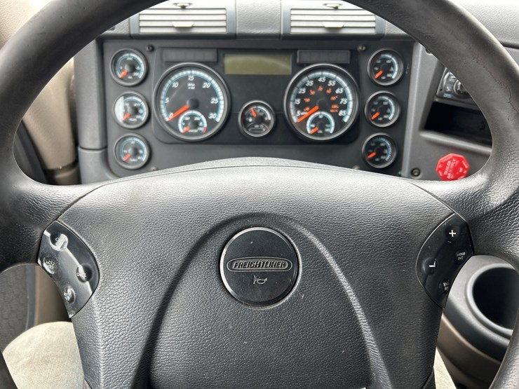 2017-massey-ferguson-8-image-67