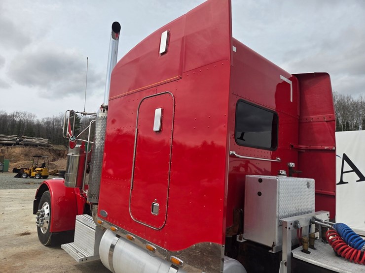 2002-peterbilt-379-image-21