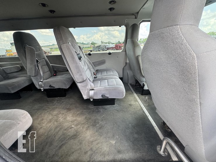 2013-ford-e350-image-5