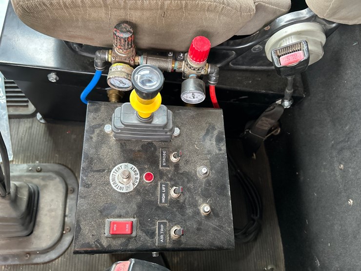 2005-peterbilt-357-image-85