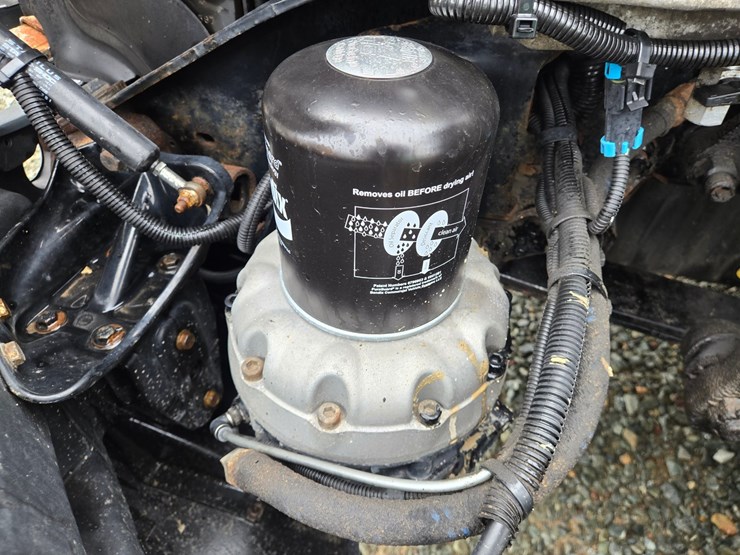 2016-freightliner-cascadia-125-image-41