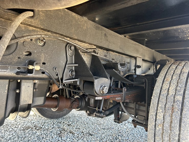 2011-ford-f550-image-38