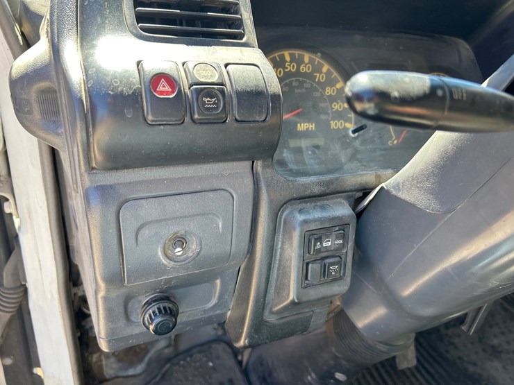 2005-isuzu-nqr-image-57