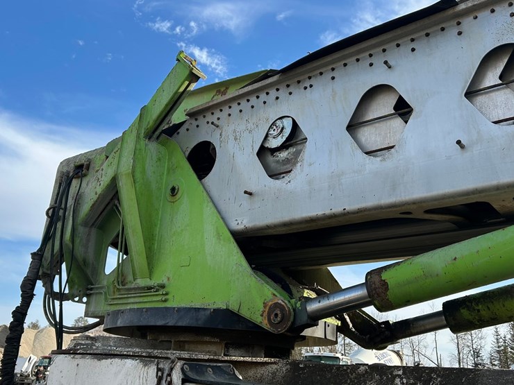 #2237-•-2006-mack-tri-axle-concrete-placement-truck-image-18