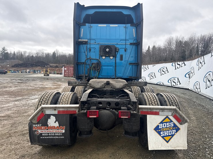 #2199-•-2020-international-a26-sleeper-cab-truck-tractor-image-4