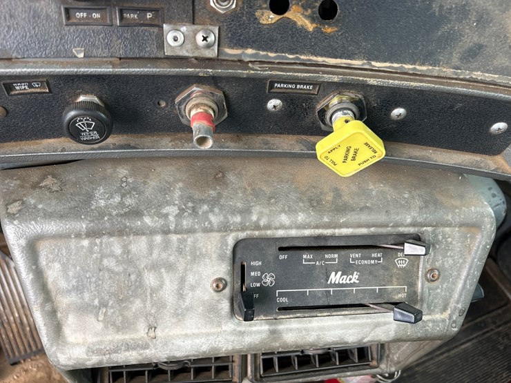 1999-mack-dm688s-image-69