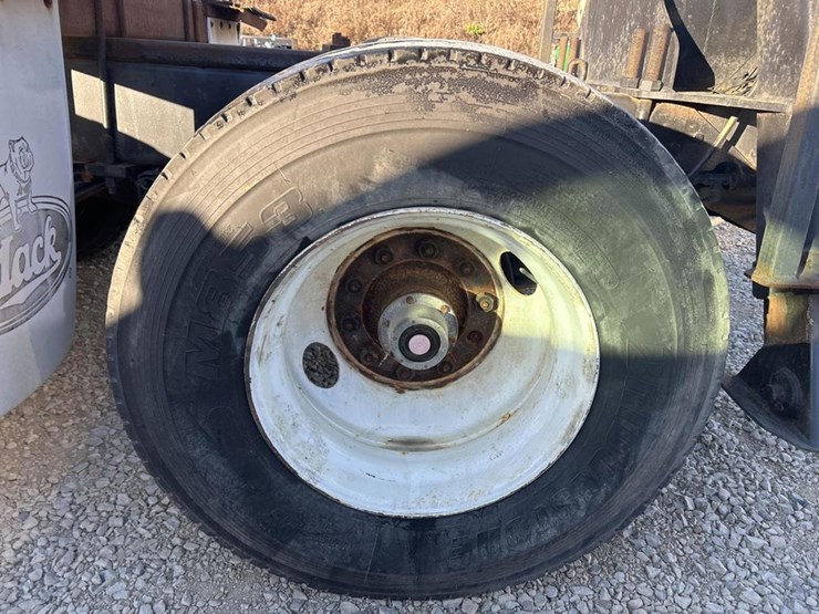 2001-mack-ch613-image-105