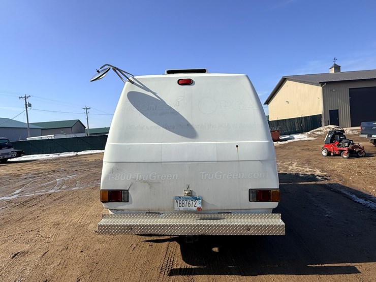 2001-isuzu-npr-image-6