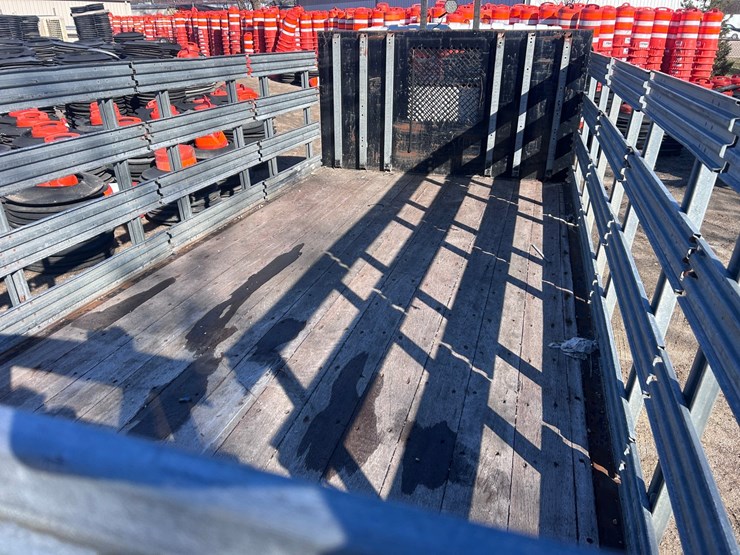 2013-isuzu-npr-image-27