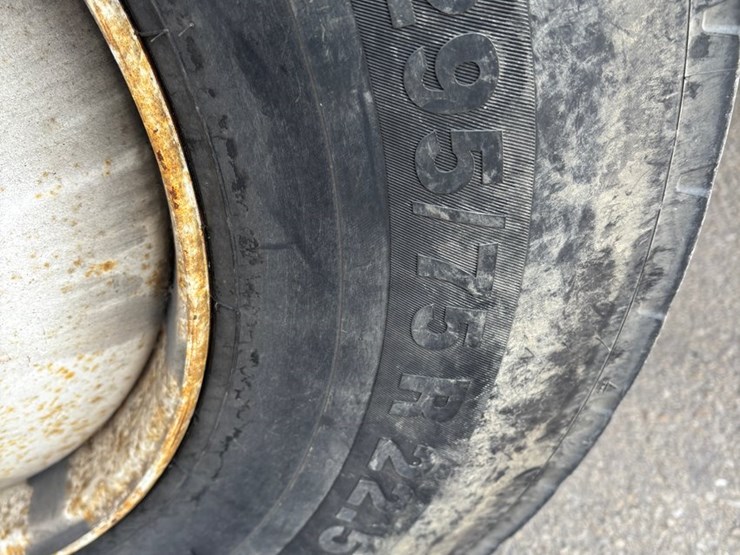 2005-gmc-t7500-image-101