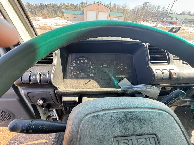 2002-isuzu-npr-image-32