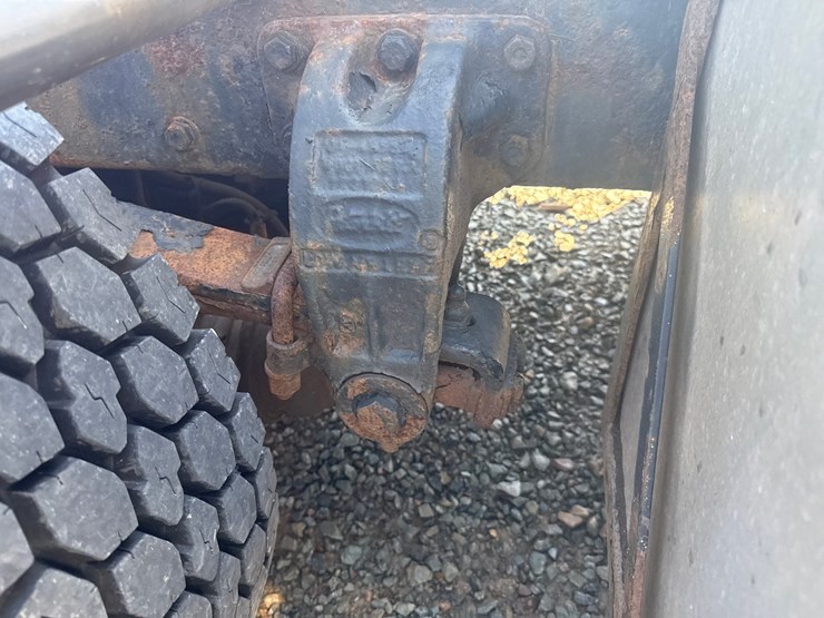 1994-peterbilt-359-image-42