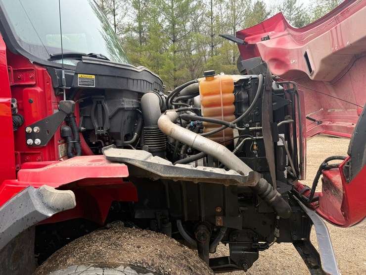 2012-international-7400-image-17