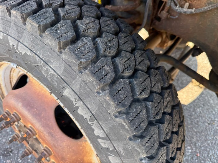 2011-ford-f550-xl-image-46