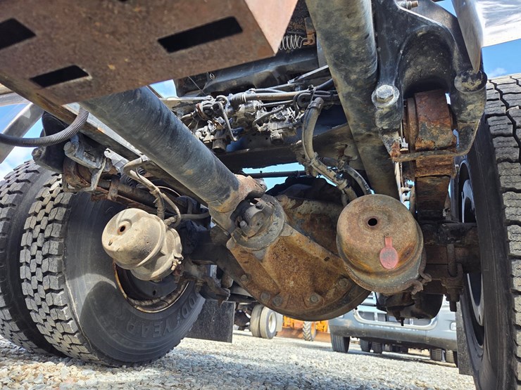 2013-peterbilt-337-image-30