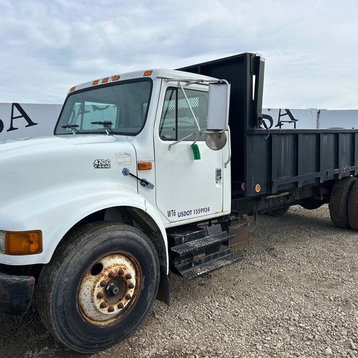 2000 INTERNATIONAL 4700