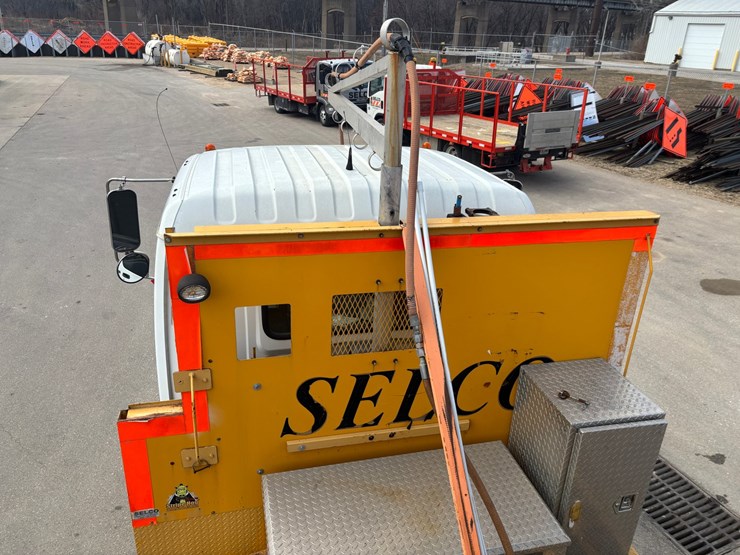 2005-gmc-t7500-image-60