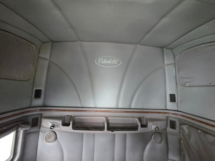 2007-peterbilt-387-image-97