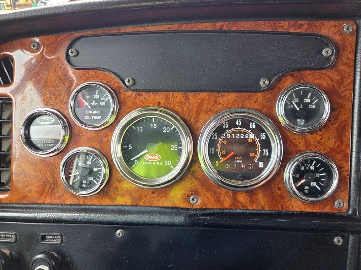 2002-peterbilt-379-image-76