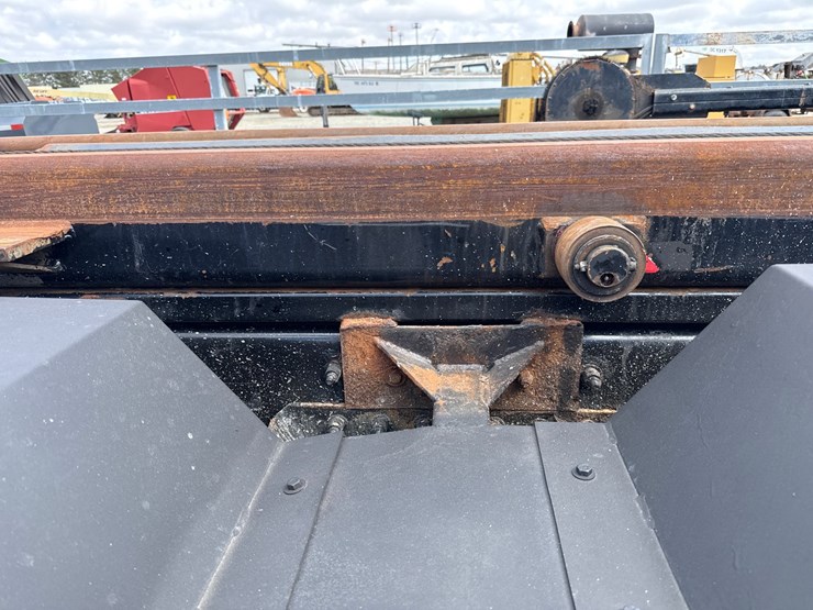 2016-massey-ferguson-8-image-47