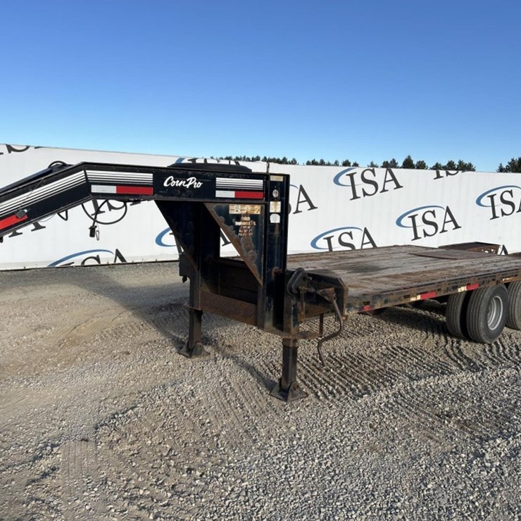 2016 MASSEY-FERGUSON 8