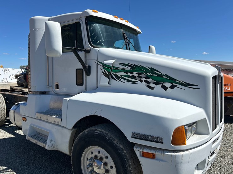 1994-massey-ferguson-8-image-13