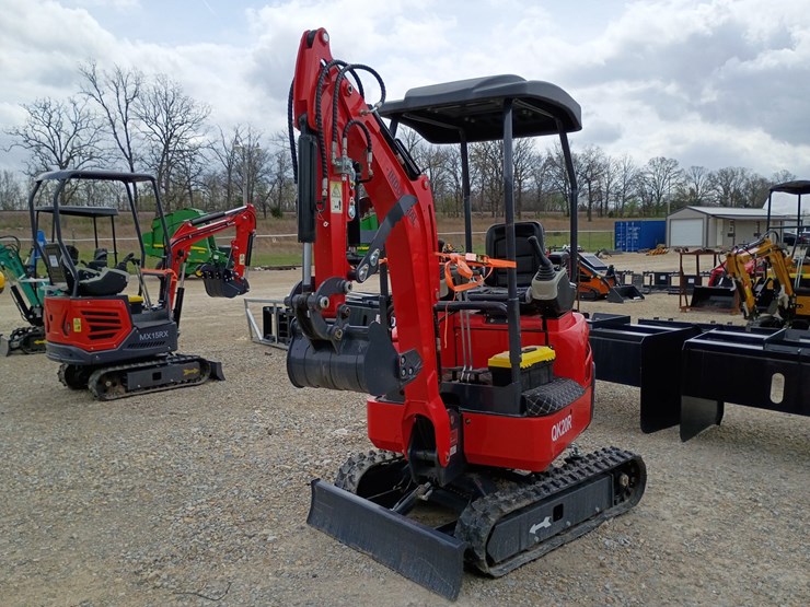 #24175-•-2025-agt-qk20r-mini-excavator-image-8