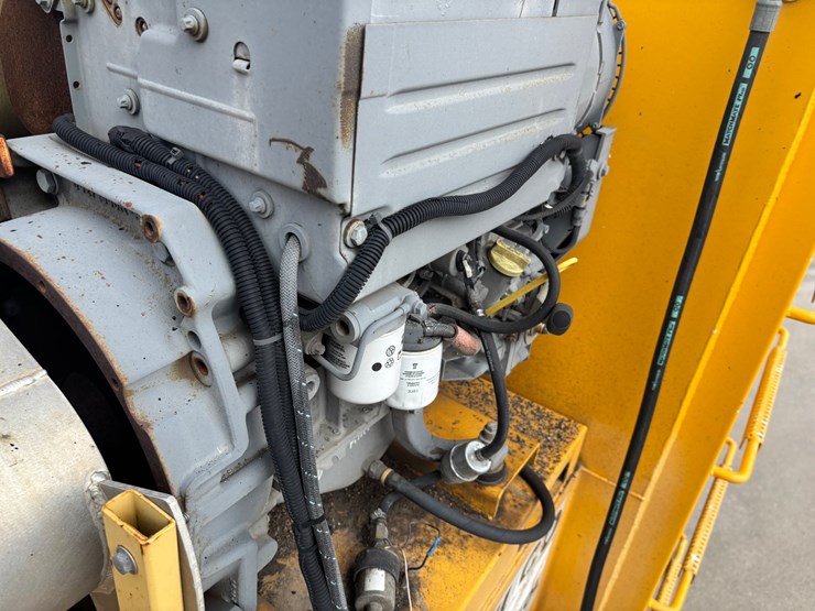 2005-gmc-t7500-image-55