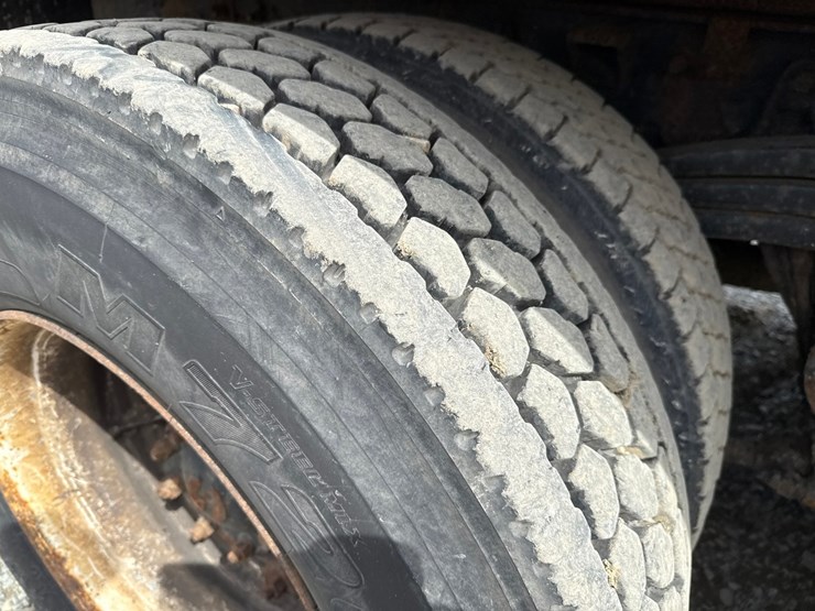 1990-massey-ferguson-8-image-83