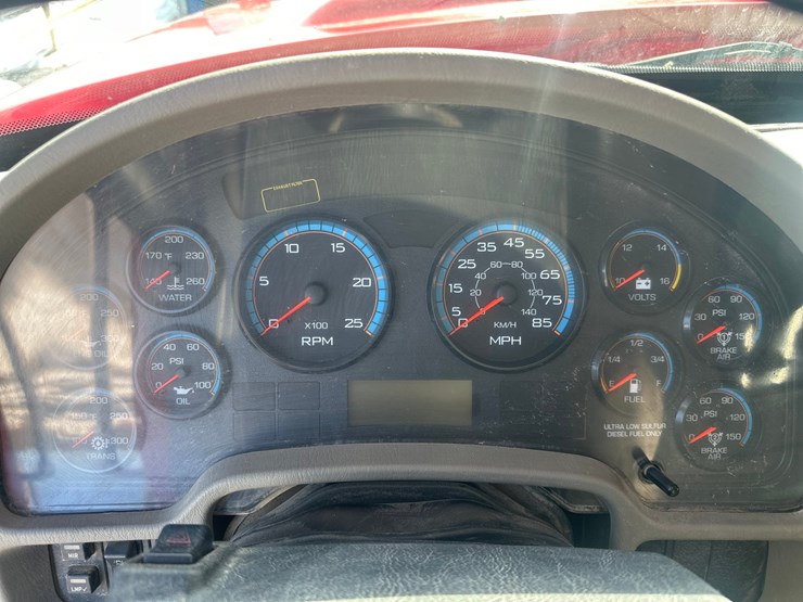 2012-international-7600-image-37