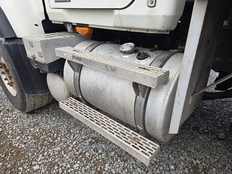 2006-massey-ferguson-8-image-18