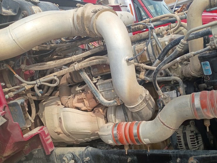 2012-massey-ferguson-8-image-40