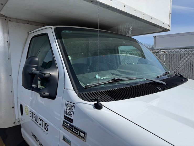 2010-ford-e350-image-11