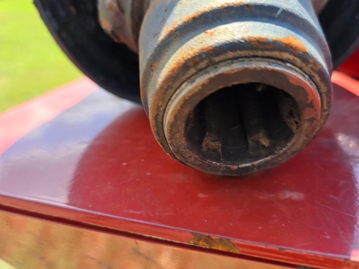 2022-new-holland-210-image-38