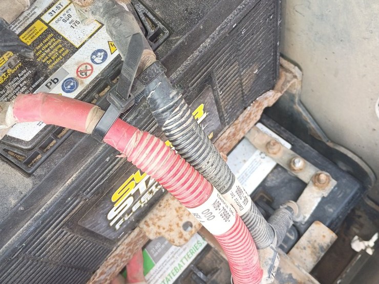 2012-massey-ferguson-8-image-37