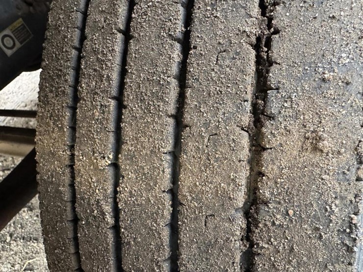 2003-peterbilt-330-image-81