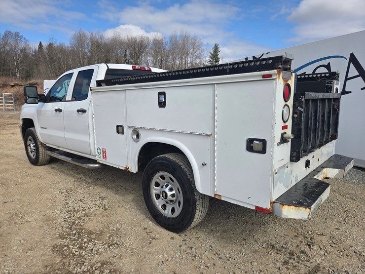 2018-chevrolet-3500-image-3
