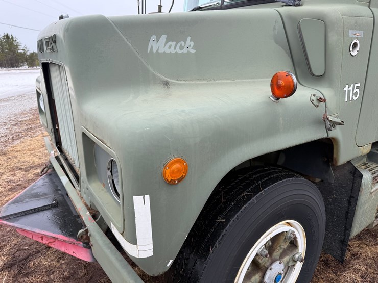 1984-mack-dm492s-image-11