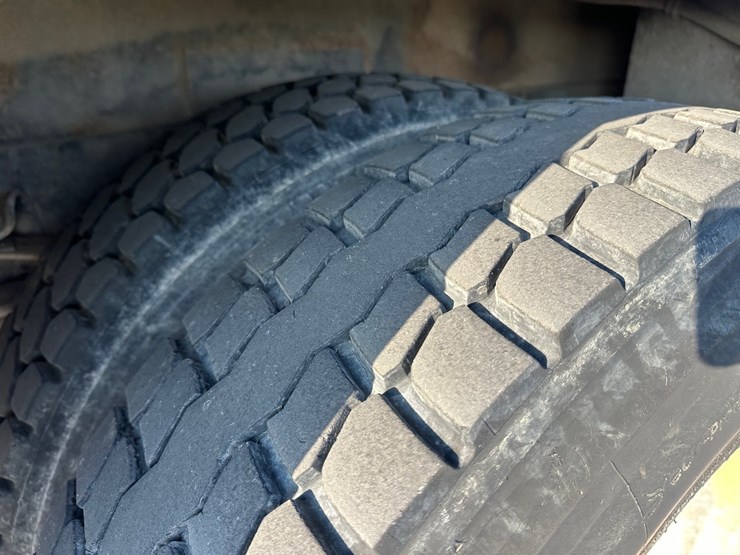 freightliner-fl70-image-78