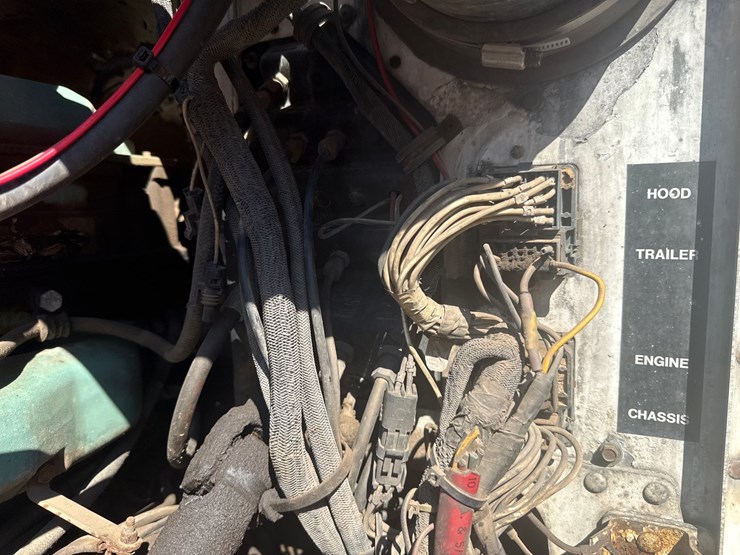 1994-peterbilt-359-image-13