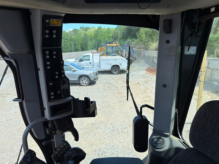 2018-caterpillar-12m3-image-55