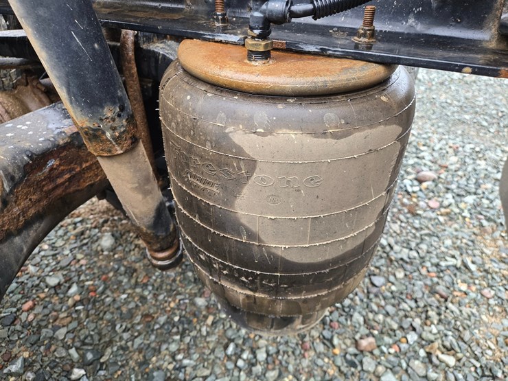 2017-kenworth-t680-image-44