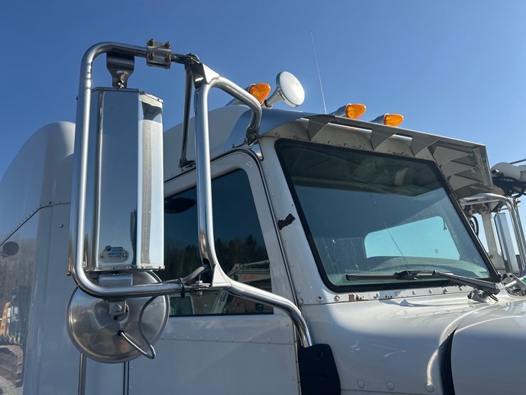 2013-peterbilt-365-image-11