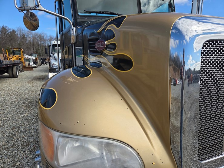 2013-peterbilt-337-image-11