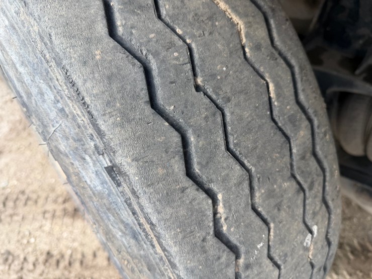 #1049-•-2005-mack-granite-tri-axle-dump-image-81