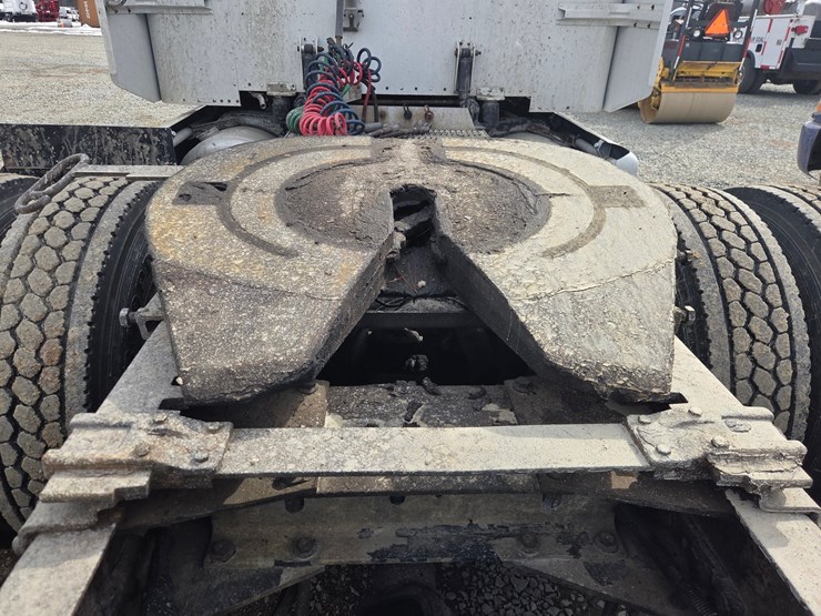 2007-peterbilt-579-image-30