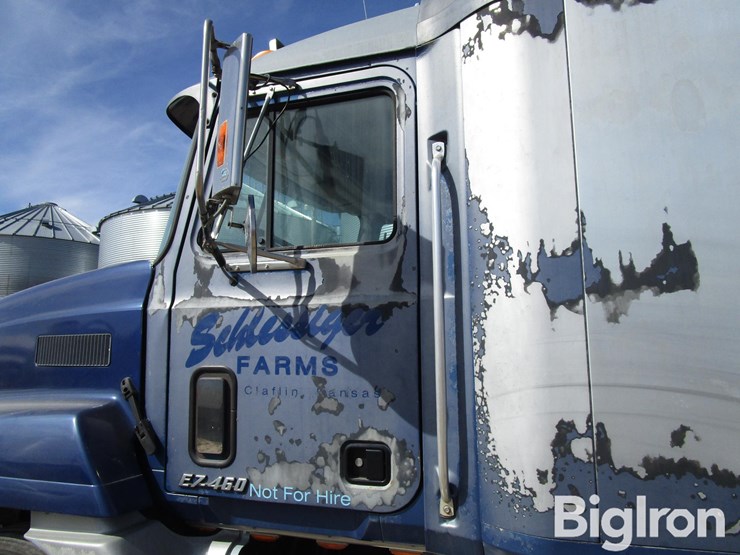 2001-mack-ch613-image-14