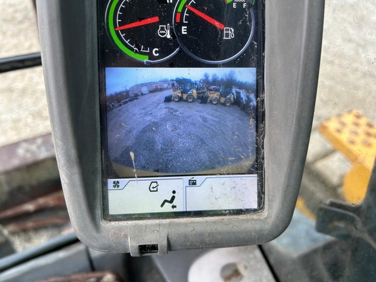 2020-deere-135g-image-24